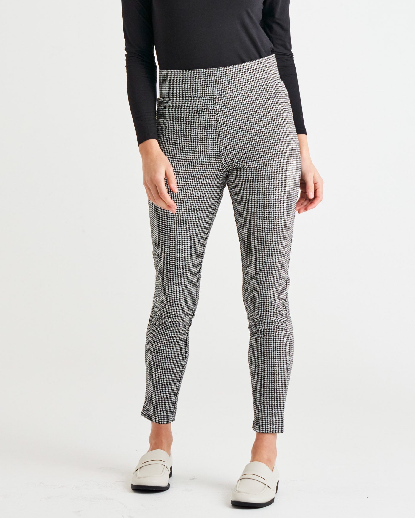 Betty Basics Houndstooth Ponte Legging - Black Houndstooth