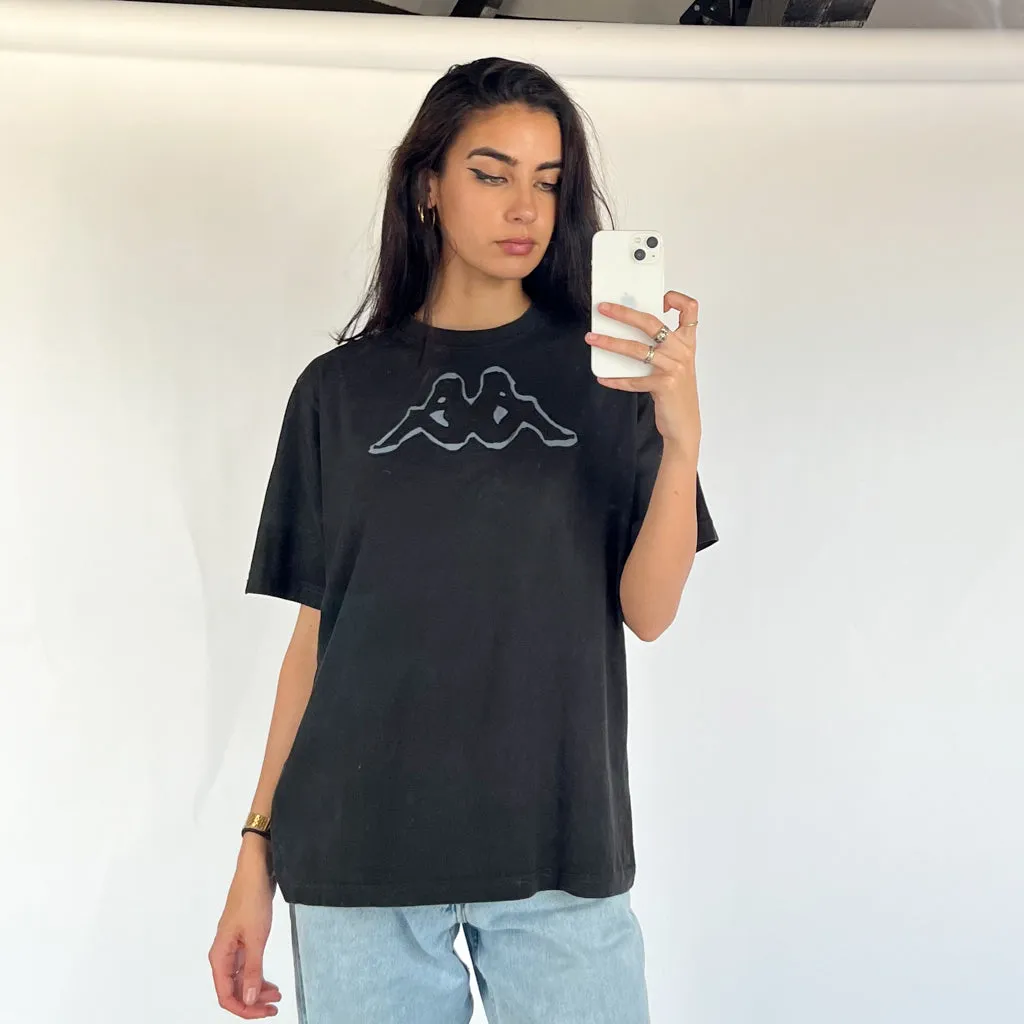 BLACK 90S KAPPA SPELLOUT T-SHIRT (